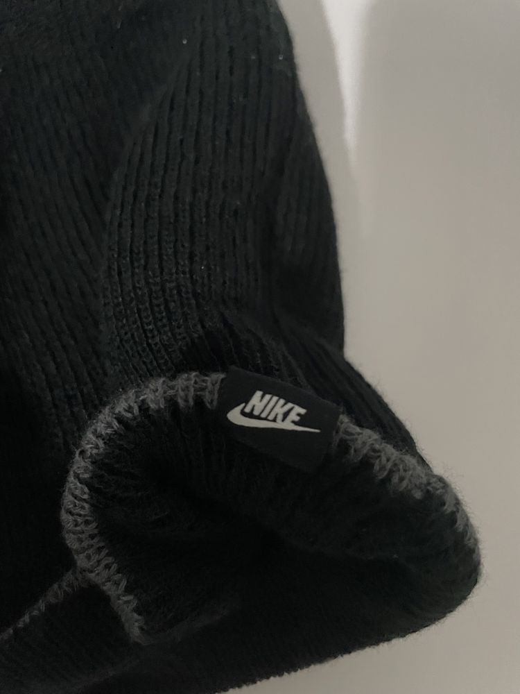 Gorro preto de lã Nike