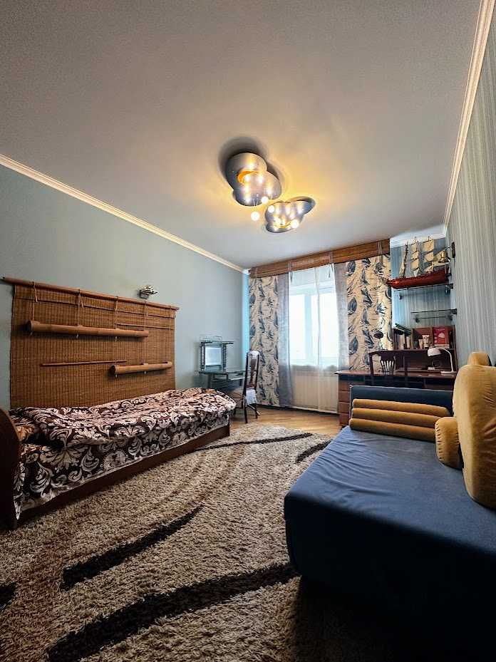 Продам 4-х кімнатну квартиру по вул.Драгоманова,31Б