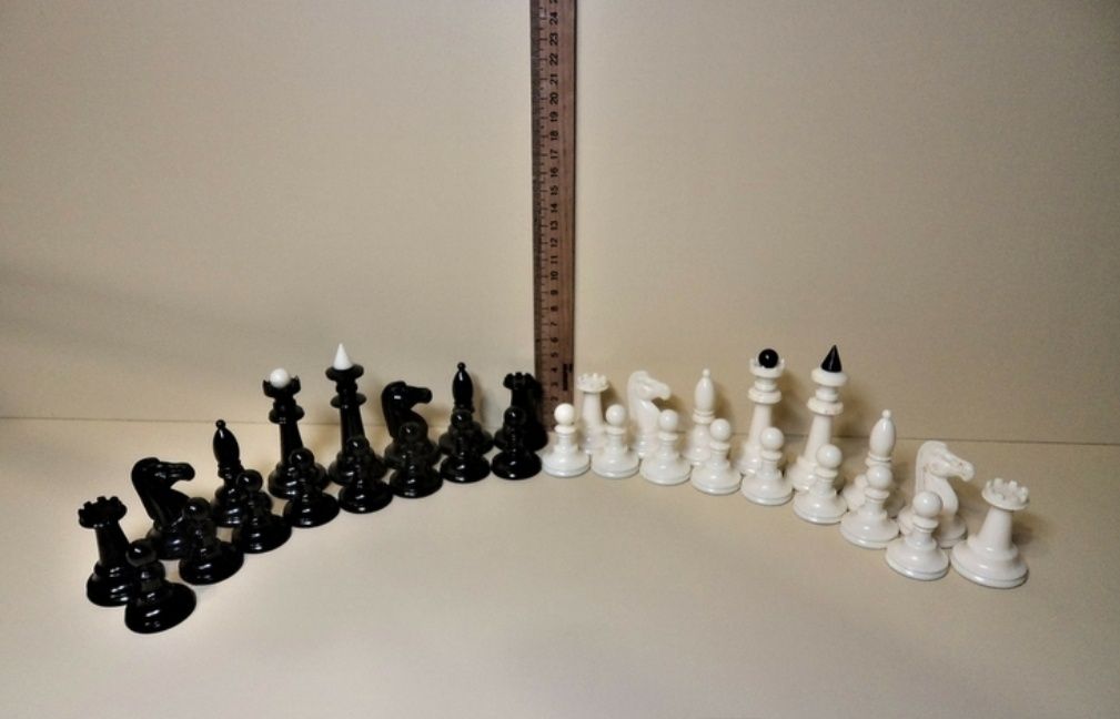 Карболитовые совдеповские шахматы полный комплект в родной коробке.