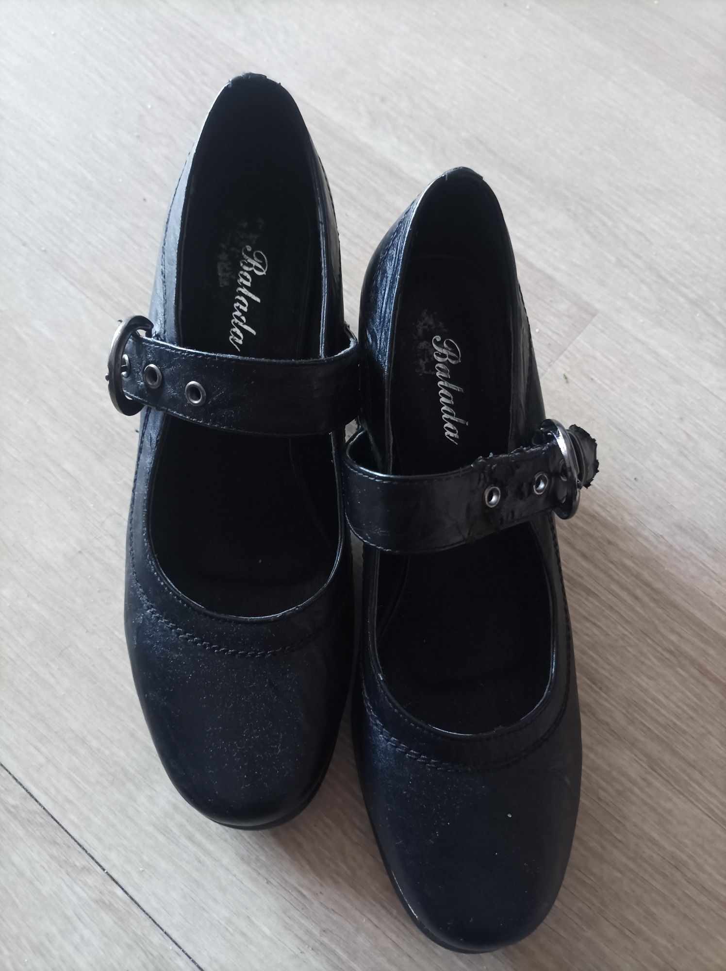 Buty na obcasie roz.39