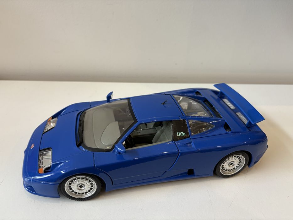 Model Bugatti EB110 1:18 BBurago Burago (maisto welly)