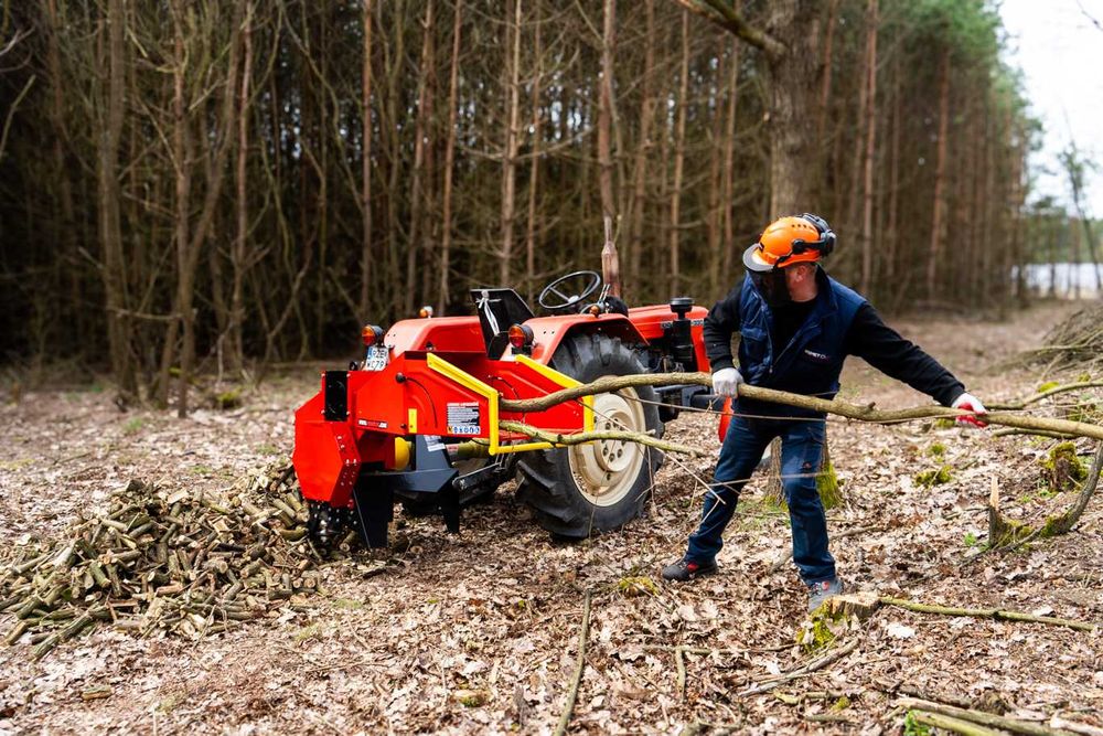 mechanizm REBAK do gałęzi == rozdrabniacz walcowy == NOWY