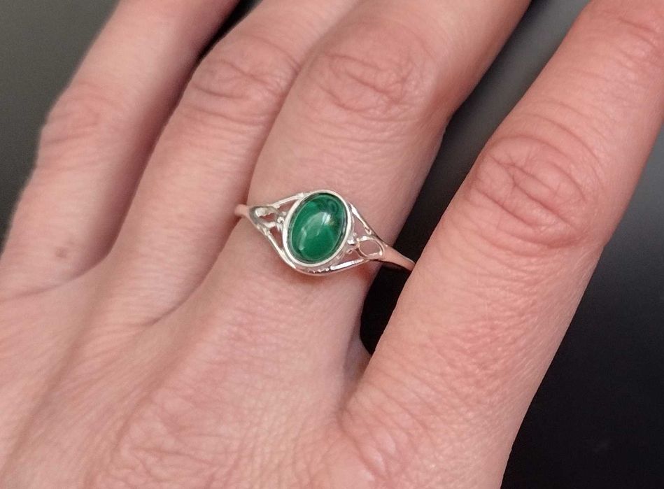 Pierścionek srebrny ZIELONE OCZKO p.925 R.23