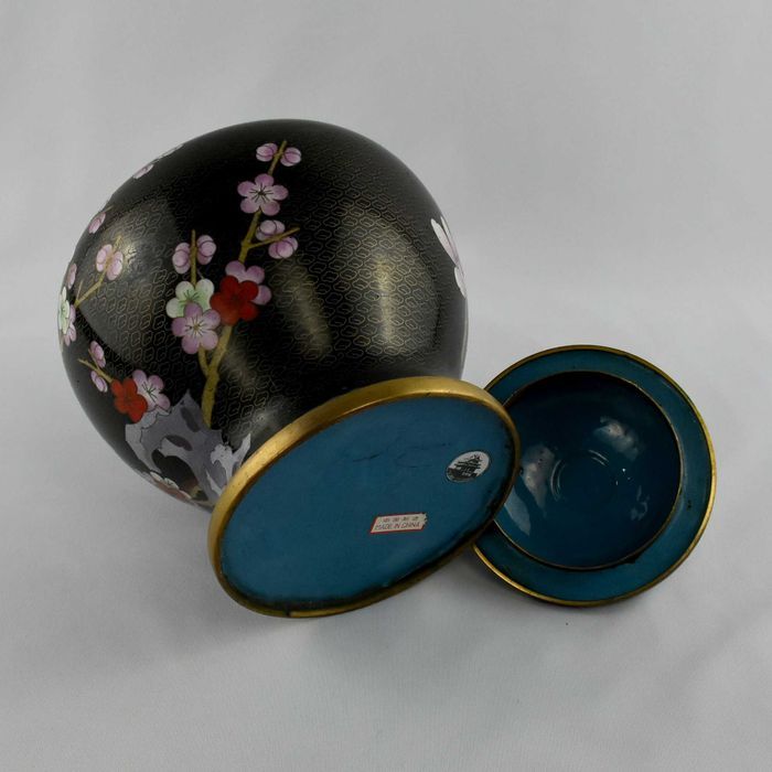 Pote com tampa em Cloisonné, decorado com flores de Amendoeira