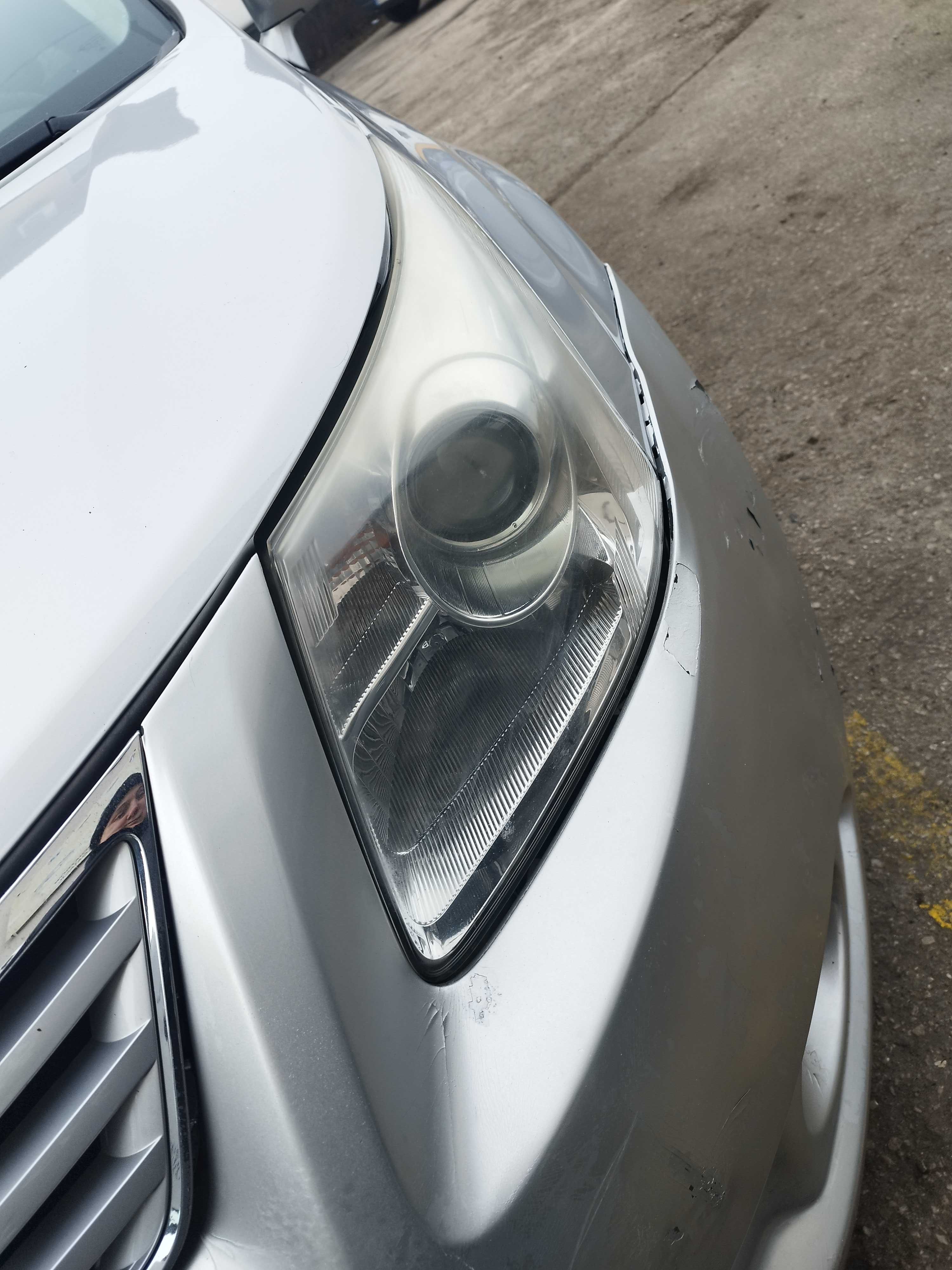 Lampa przód przednia lewa Toyota Avensis T27 EU