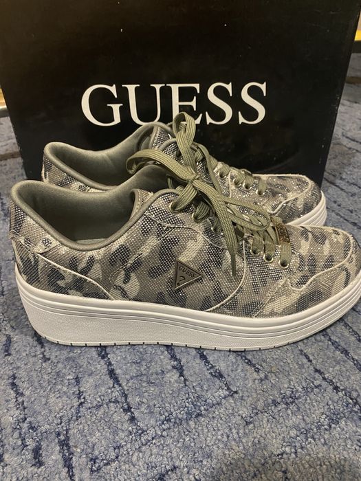 Коосівки GUESS орігінал 27,5 см устілка. Сумка у ПОДАРУНОК