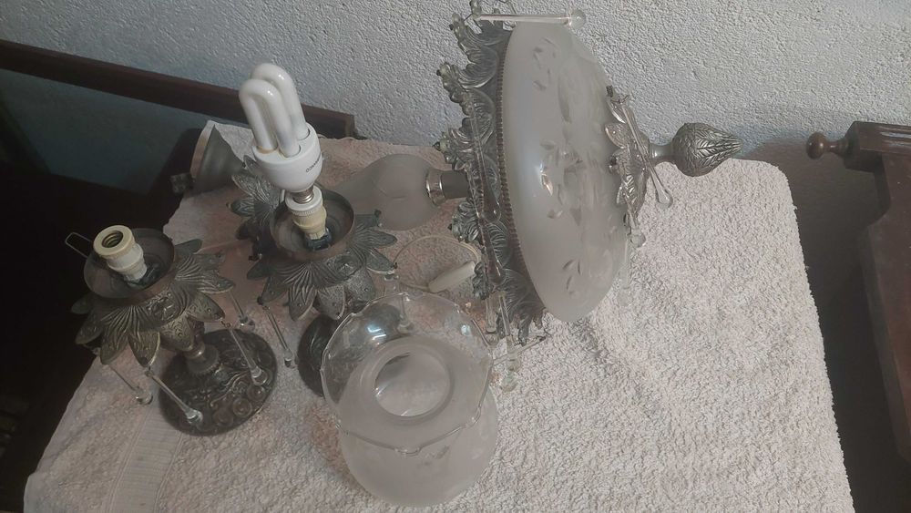 Móveis em Mogno e outros