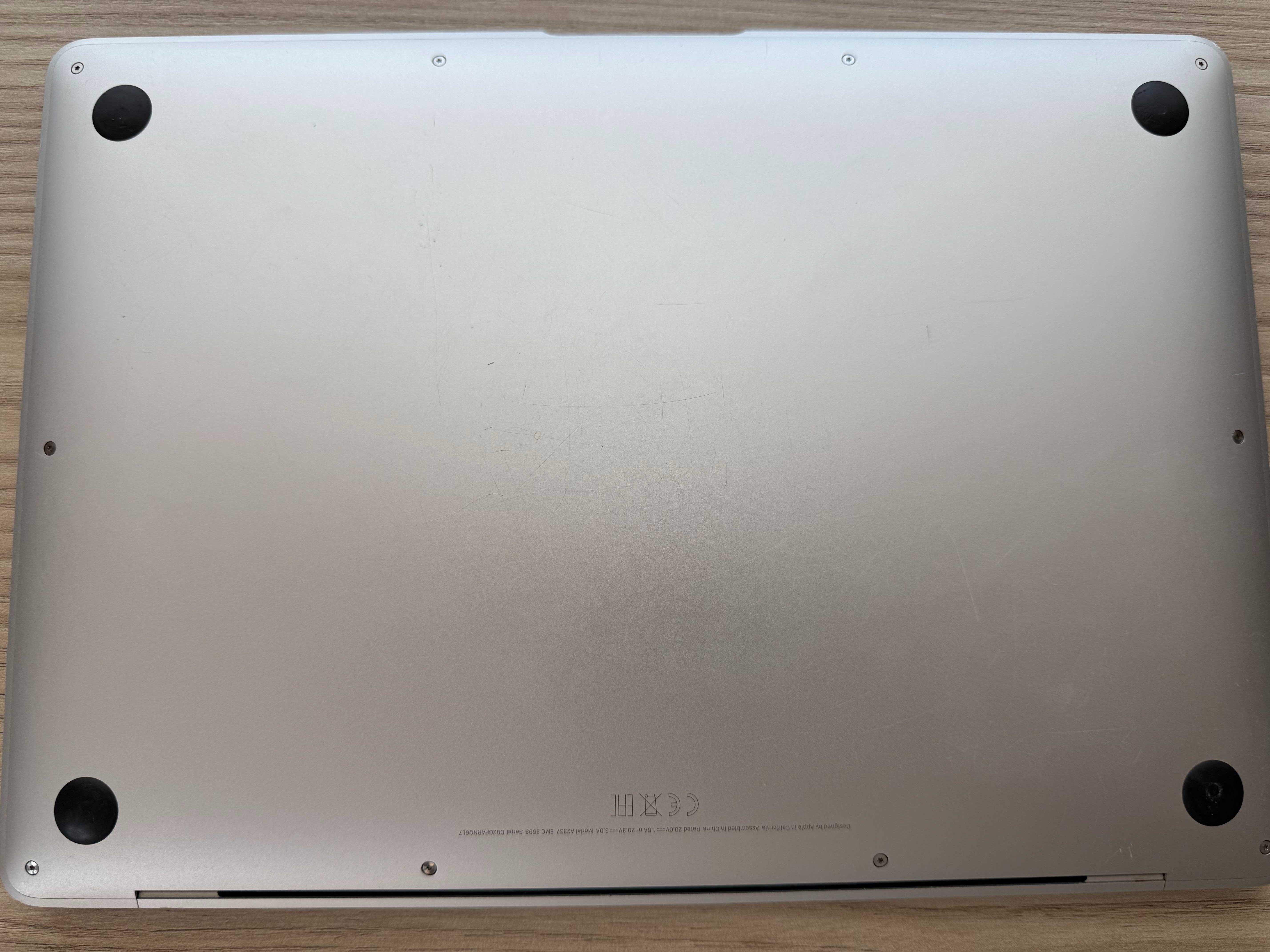 Продам MacBook air m1 2020 (8/256)