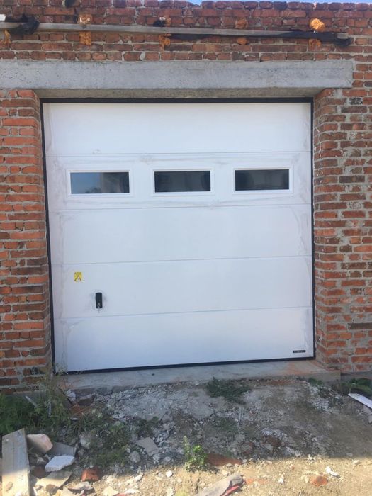 Гаражні ворота секційгі та ролетні під ключ