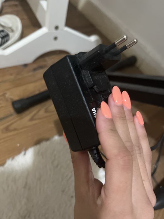 Yamaha piano digital com suporte e cabo