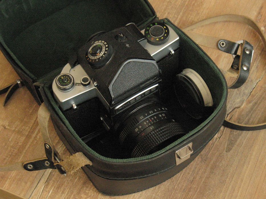 Фотоапарат Киев-6С з об’єктивом Мир-38Б та аксесуарами