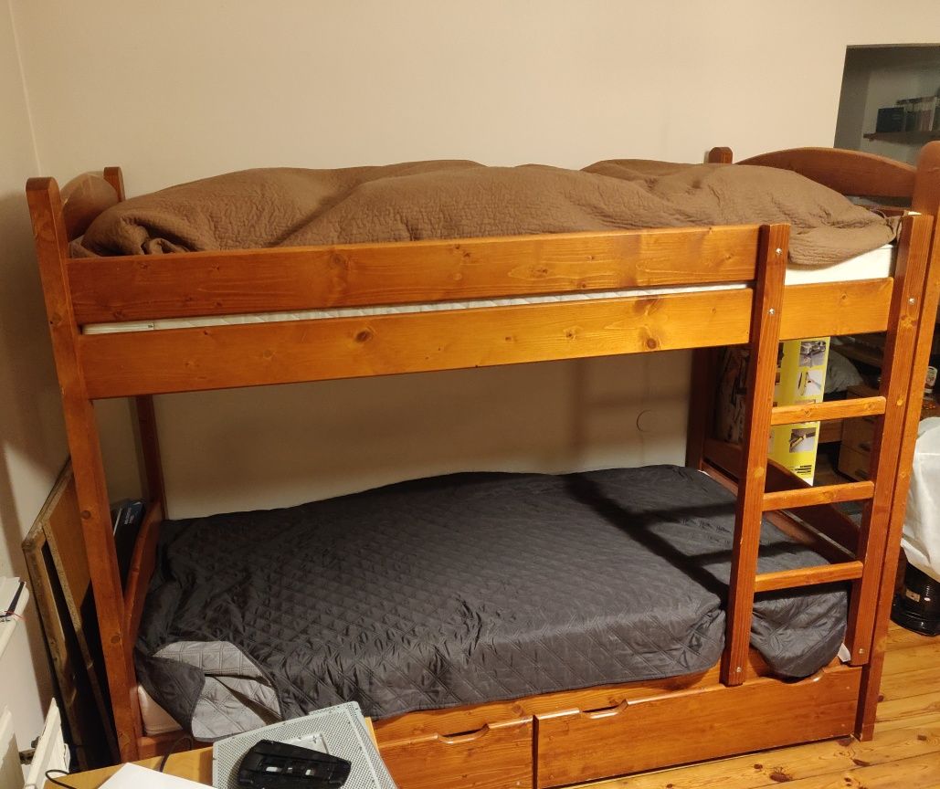 Łóżko piętrowe z szufladami drewniane