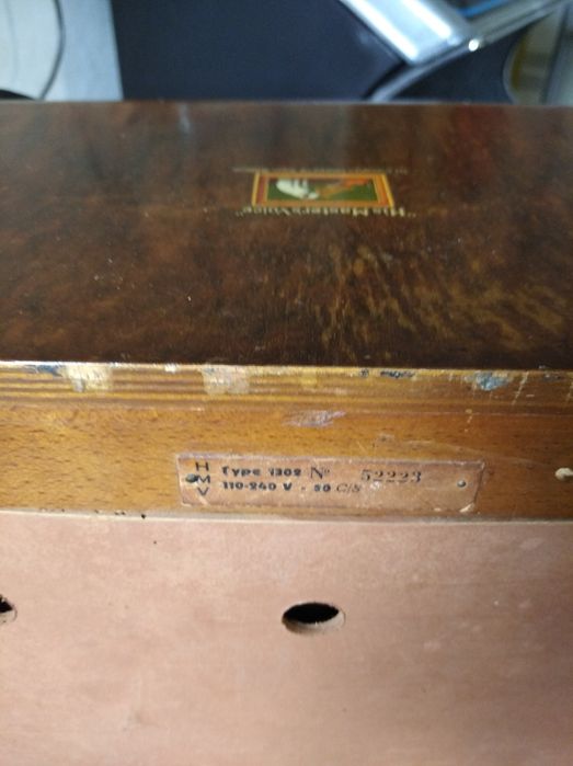 Raro e antigo radio-gira discos His Master`s Voice HMV 1302 de 1950