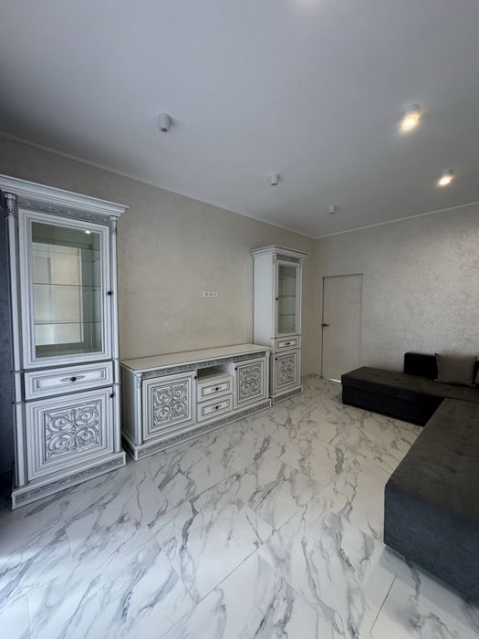 Сучасний котедж 70 м2 з власним подвірʼям та паркомісцем!