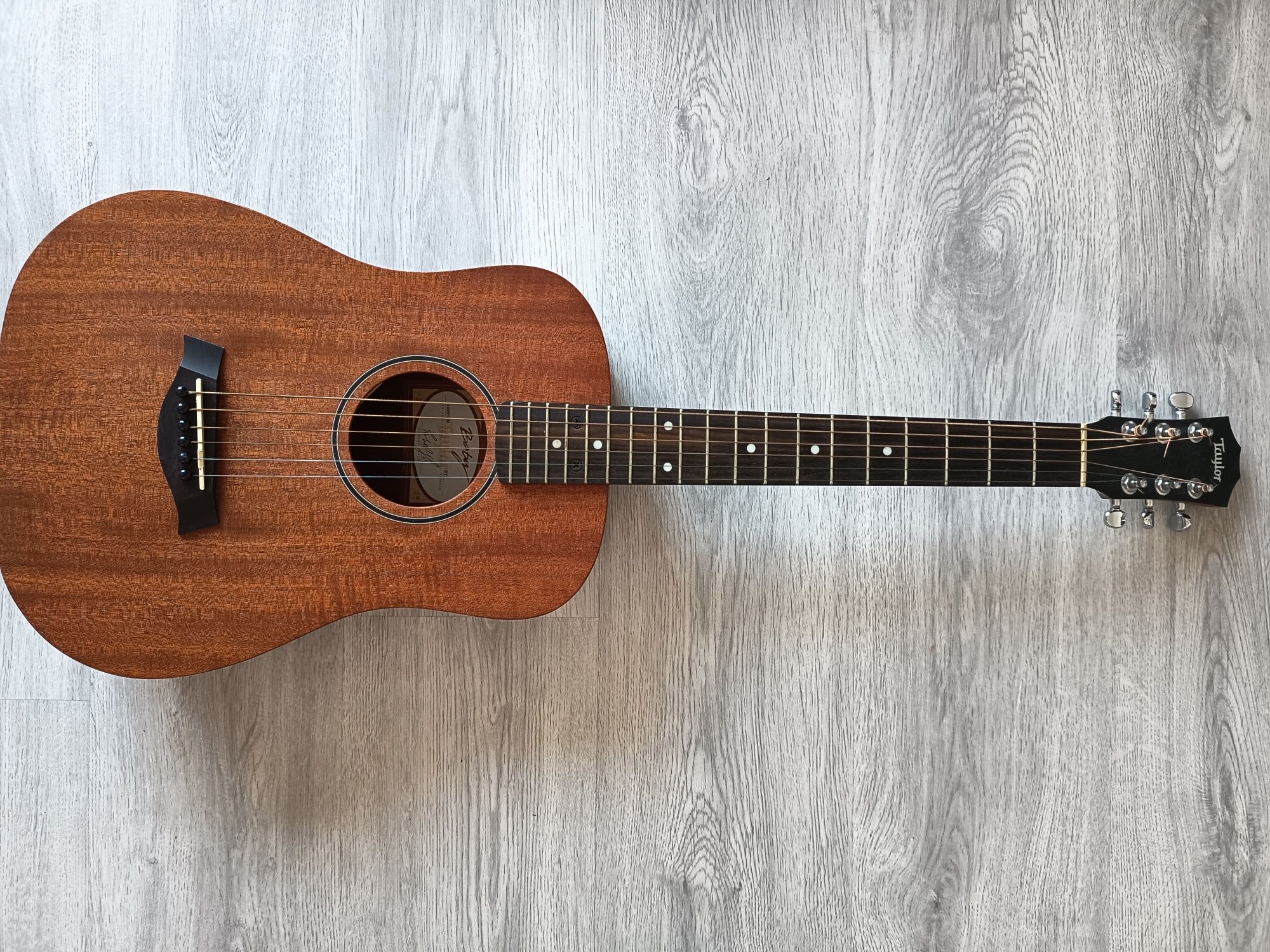 Baby Taylor guitarra