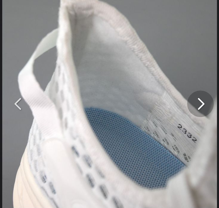 Білі літні кросівки