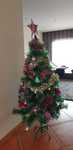 Árvore de natal completamente decorada