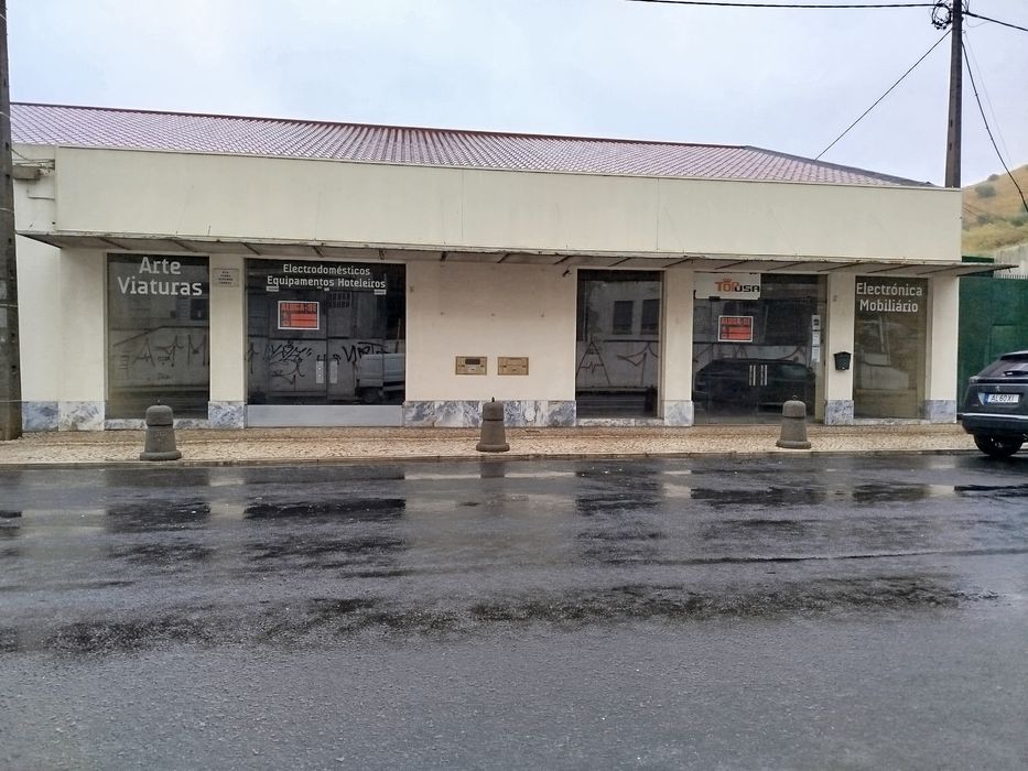 Arrenda-se Espaço Comercial com 1.000m² às Portas de Lisboa