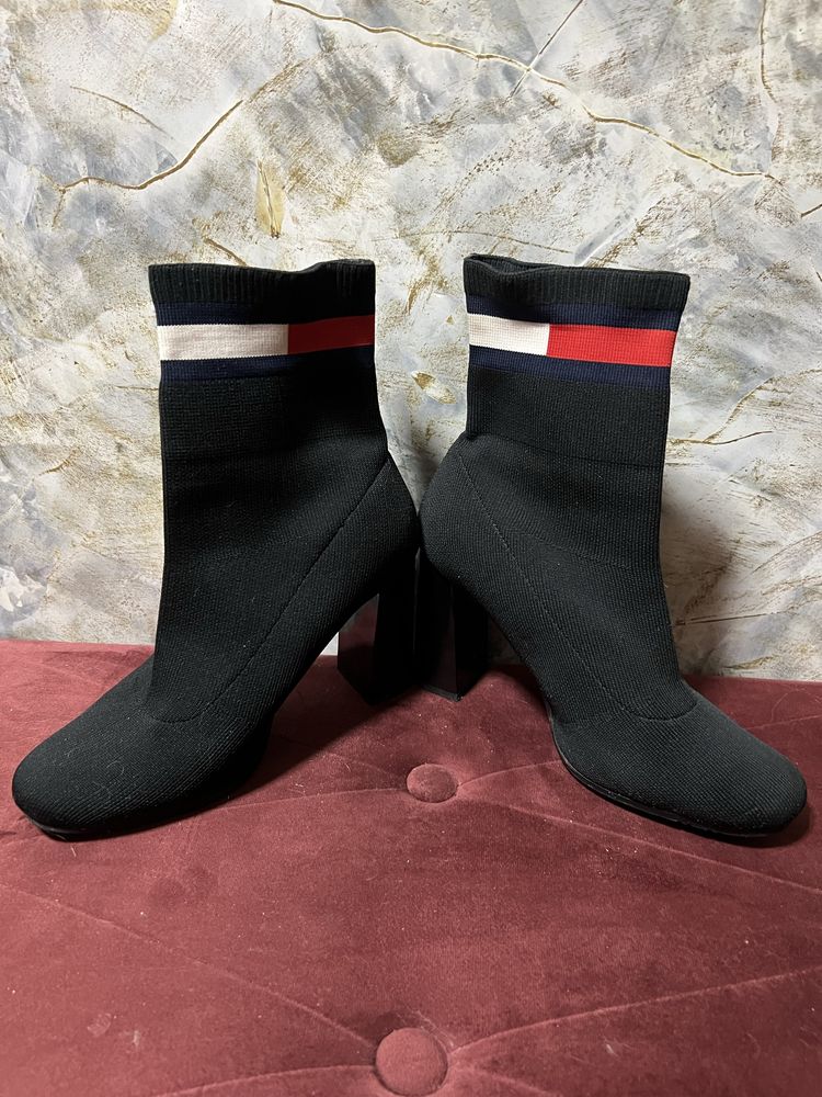 Botki Tommy Hilfiger 38 skarpetowe