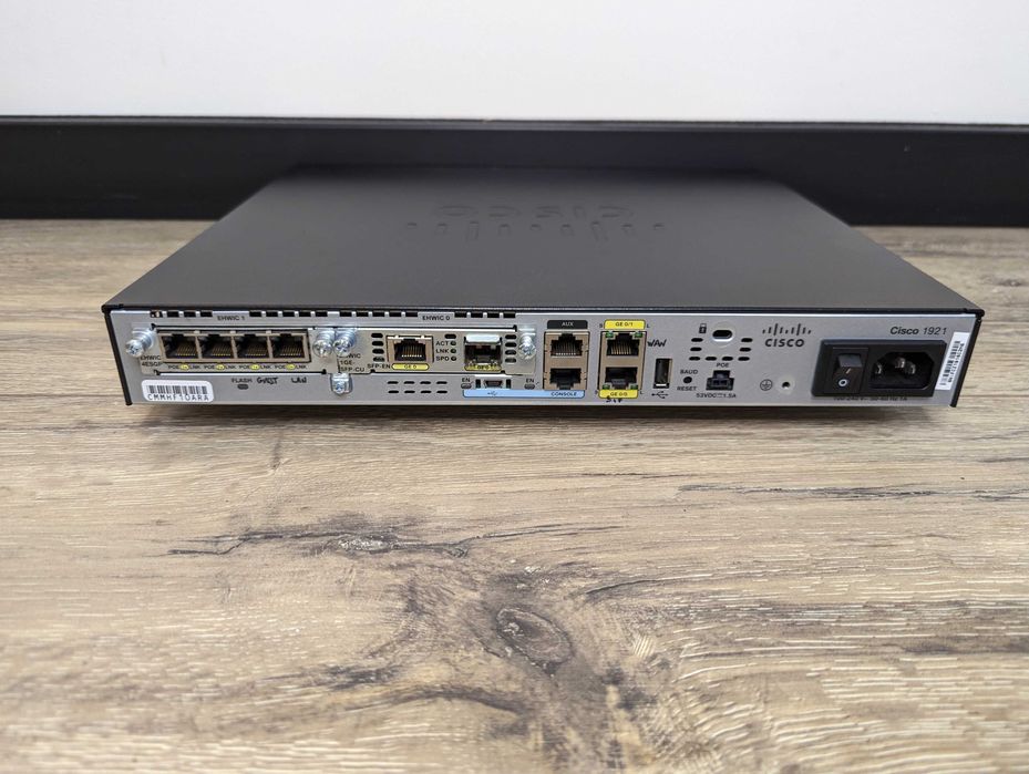 Router Cisco 1921 - Series 1900
