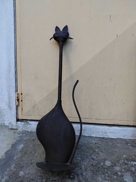 Peça em Metal com Figura de Gato