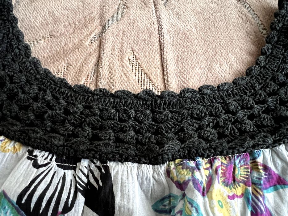 Bluzka E-vie - cekiny, dekolt na szydełku - rozm. 38/40 - 100% bawełna