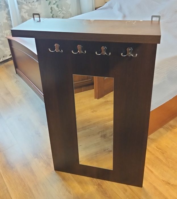 Elegancka Garderoba do przedpokoju wisząca z lustrem