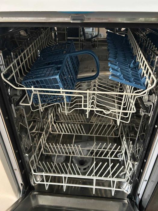 Zmywarka wolnostojąca.