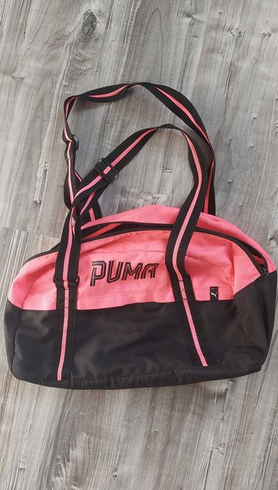 Różowa torba sportowa puma