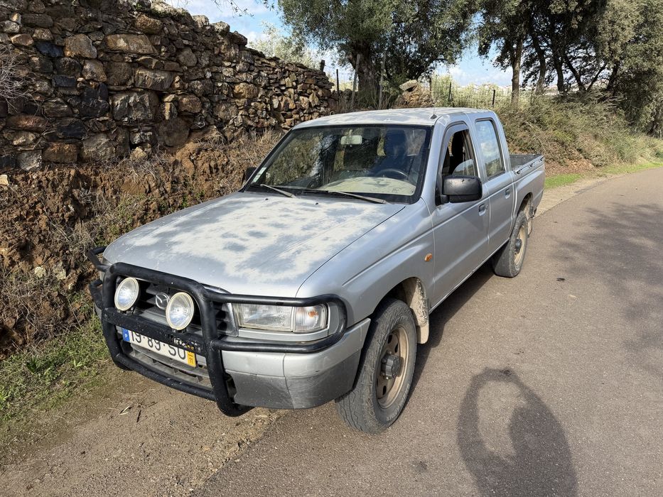 Mazda B2500 4x4.