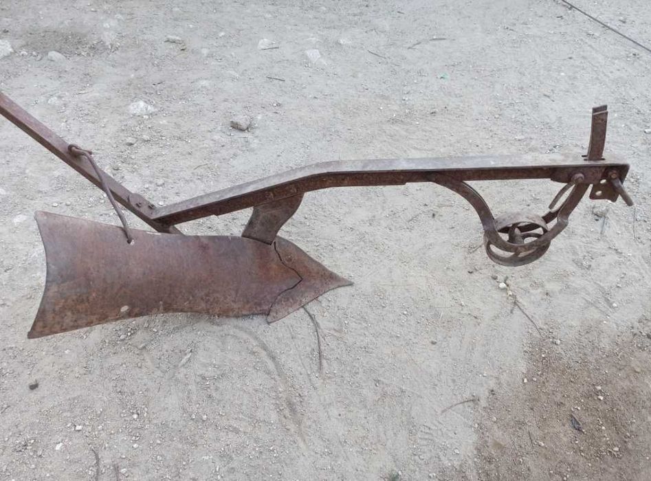 Arado antigo de ferro