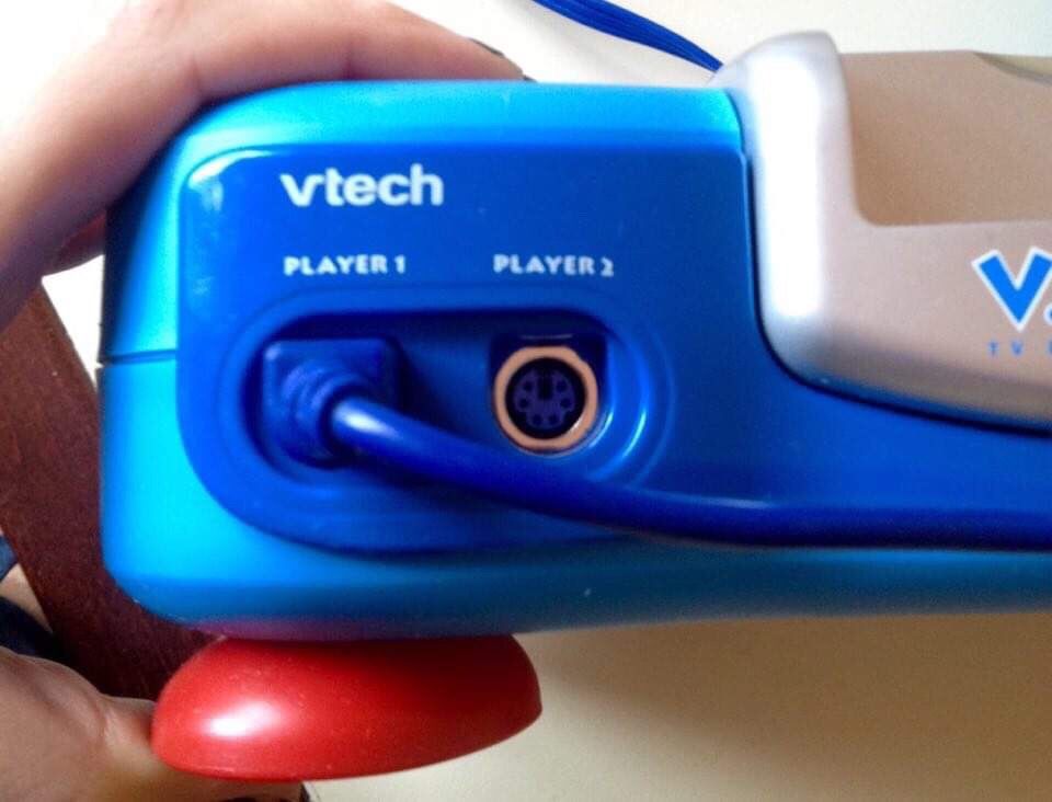 Приставка фірми Vtech, два джойстики з ручками, мікрофон