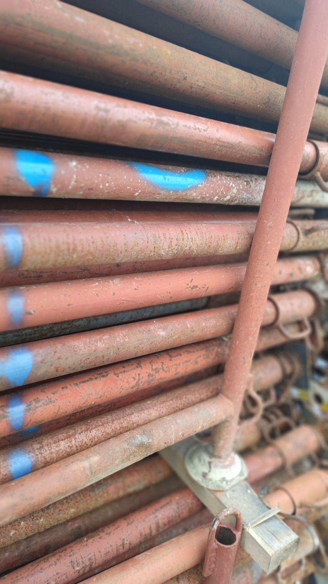 Podpory budowlane stemple malowane  metalowe sztyce szalunki stropowe