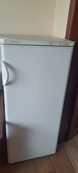 Морозильна камера Електролюкс б/у,  капельної системи,  125х55х65 см