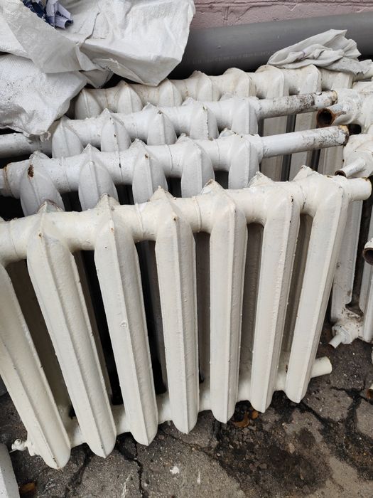 Продам батареи чугунные б у в отличном состоянии трещин нет ,не ржавые