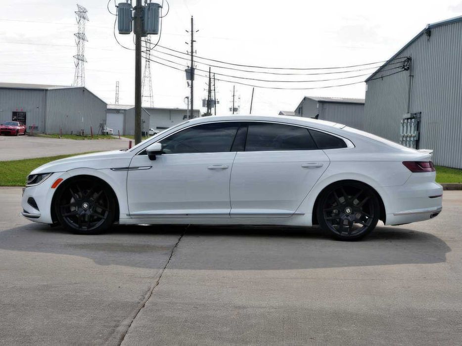 Volkswagen Arteon SE      2021