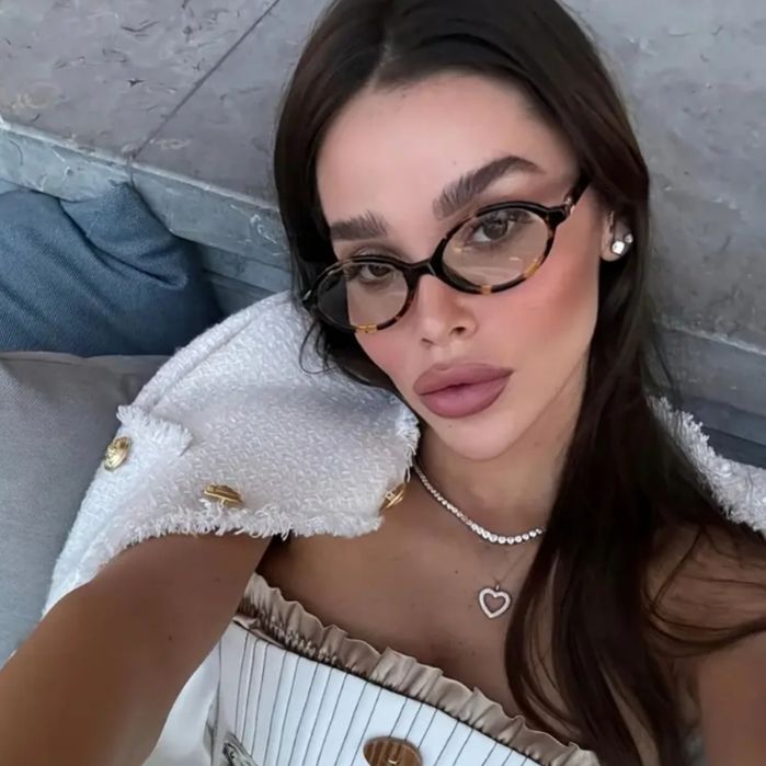 В наявності  іміджеві окуляри з лео та чорною  оправою