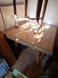 Mesa de madeira clara para restauro
