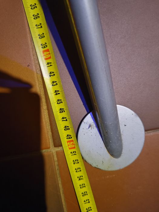 Metalowy stojak na żywą choinkę