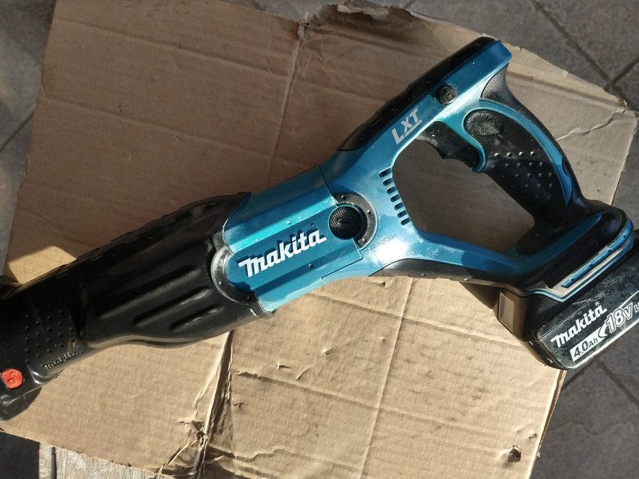 Аккумуляторная ножовка Makita DJR 181 RFE