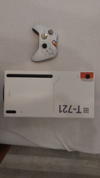 Xbox séries X com comando.