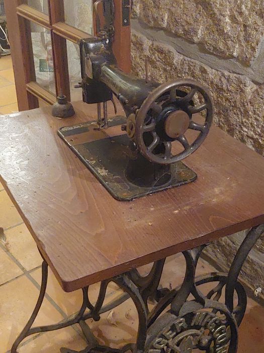 Máquina de costura antiga - Singer