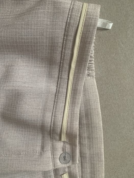 Jasnobeżowe spodnie damskie