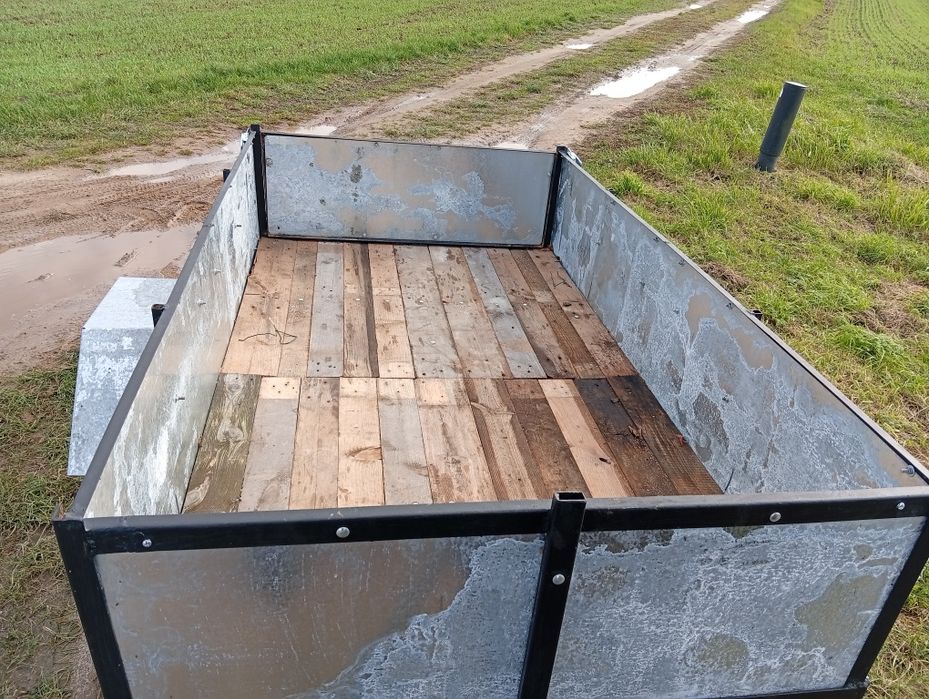 Przyczepka samochodowa