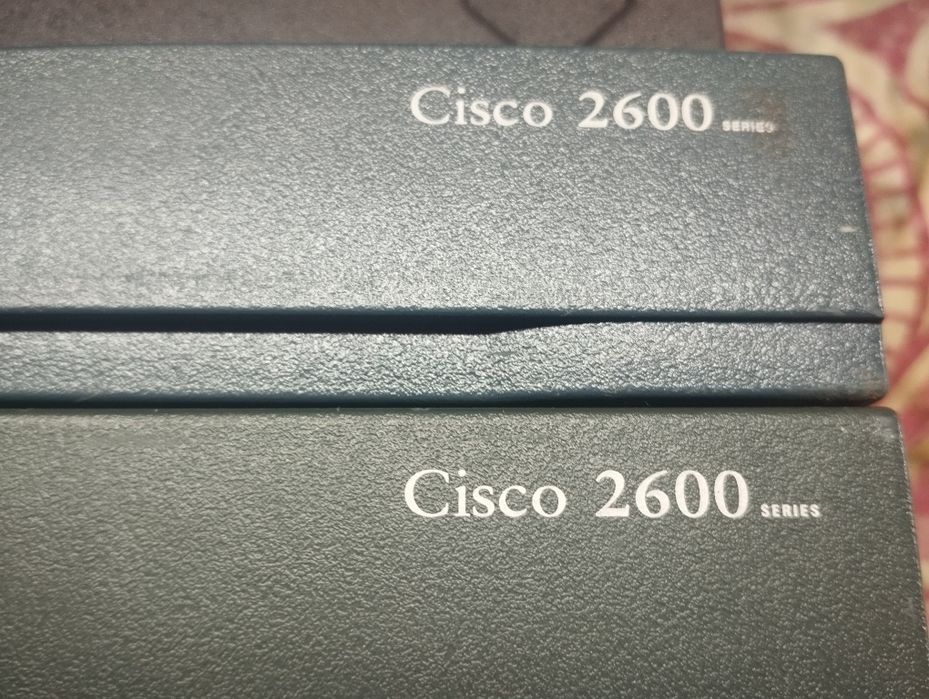 Lote de material Cisco e outro lote