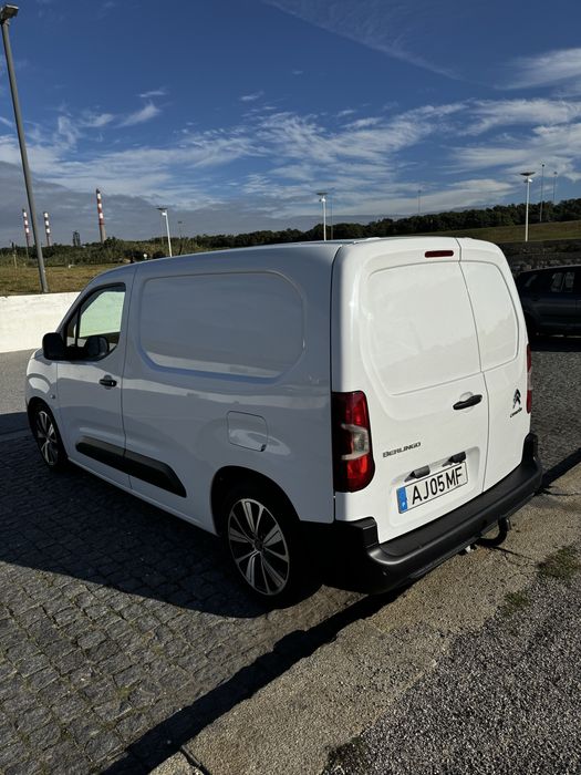 Citroën Berlingo 2021 - muito bem conservada / pronto a usar