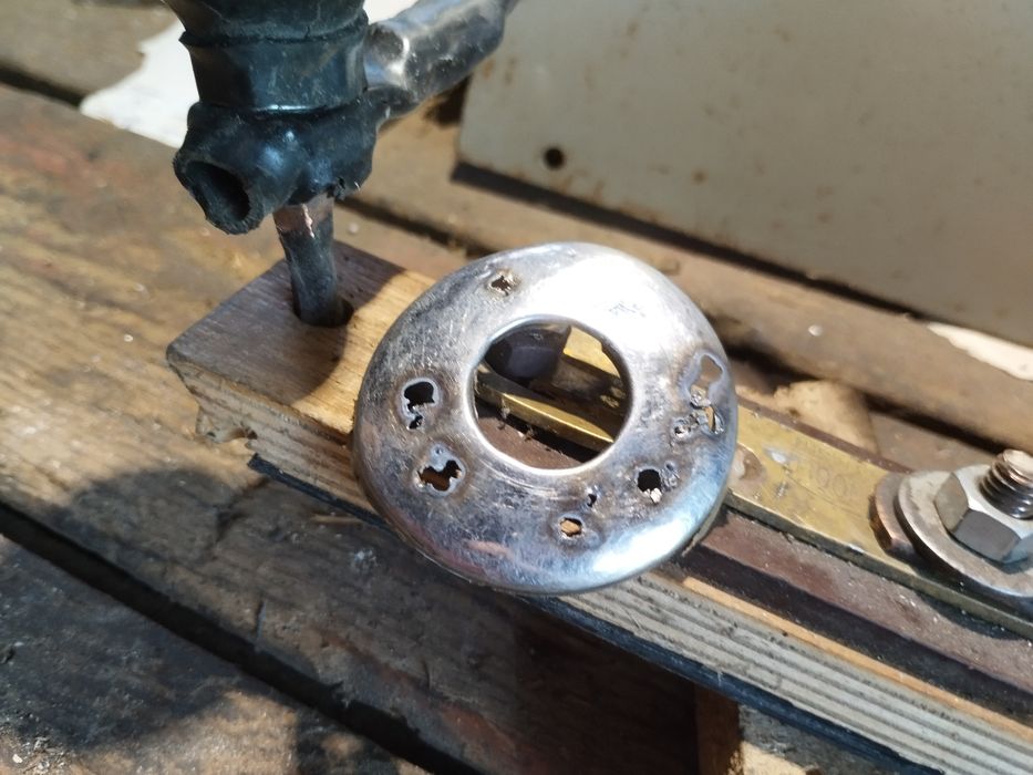 Точковий (переносний) зварювальний апарат.