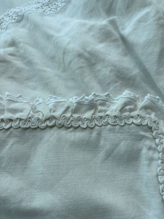Colcha branca de renda e linho