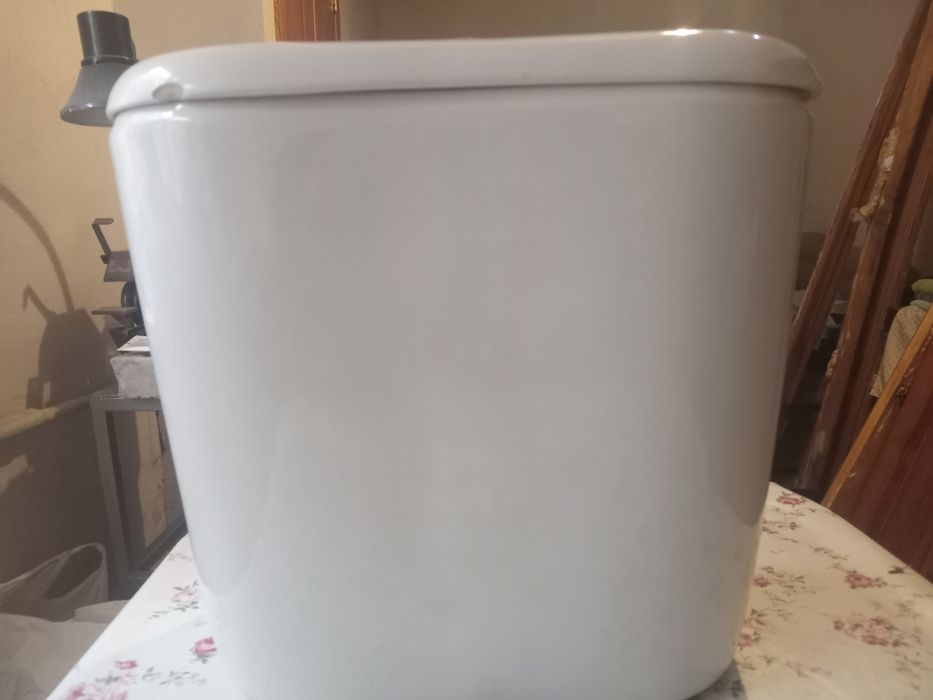 Бачёк унитаза..Пьедестал под умывальник