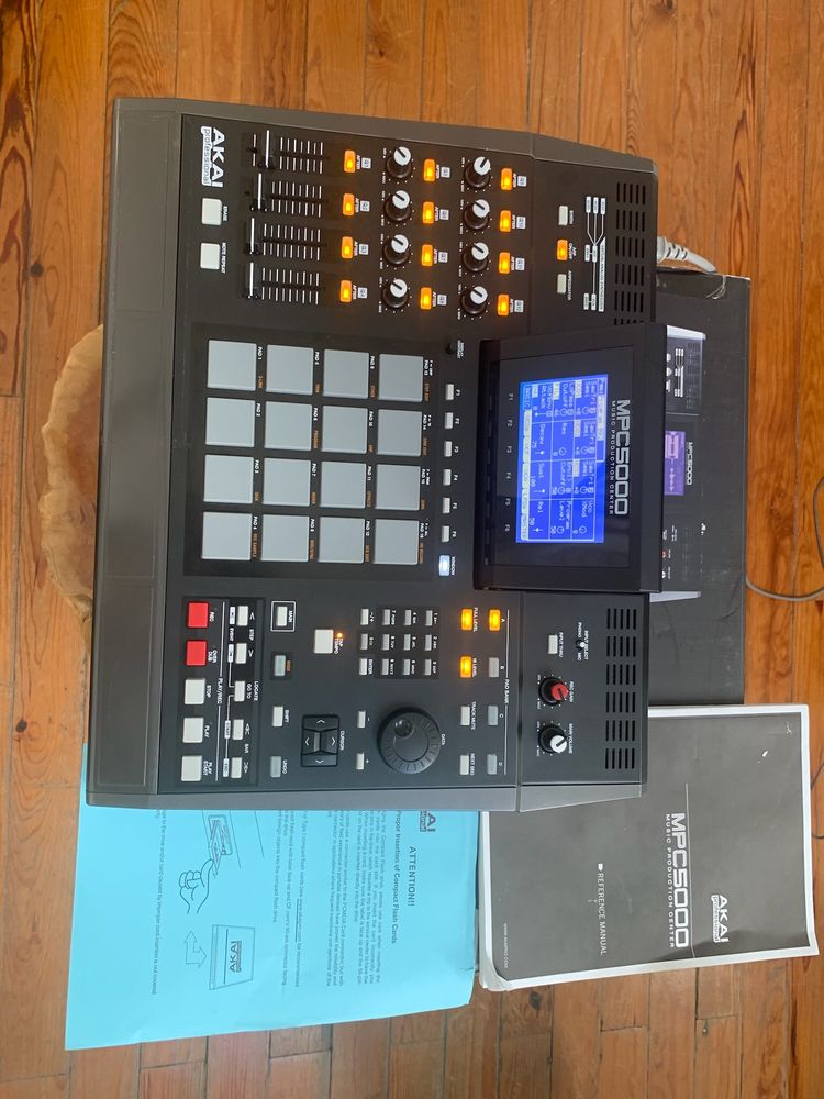 Akai mpc 5000 como novo na caixa original hd interno e 192ram max